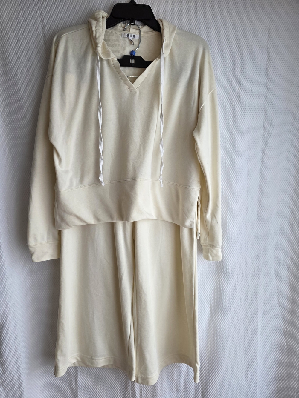 Three Dots Cream Hooded Sweatshirt and Wide-Leg Pants Set